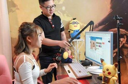 网络直播在年轻人中十分流行,人们对网络直播的态度