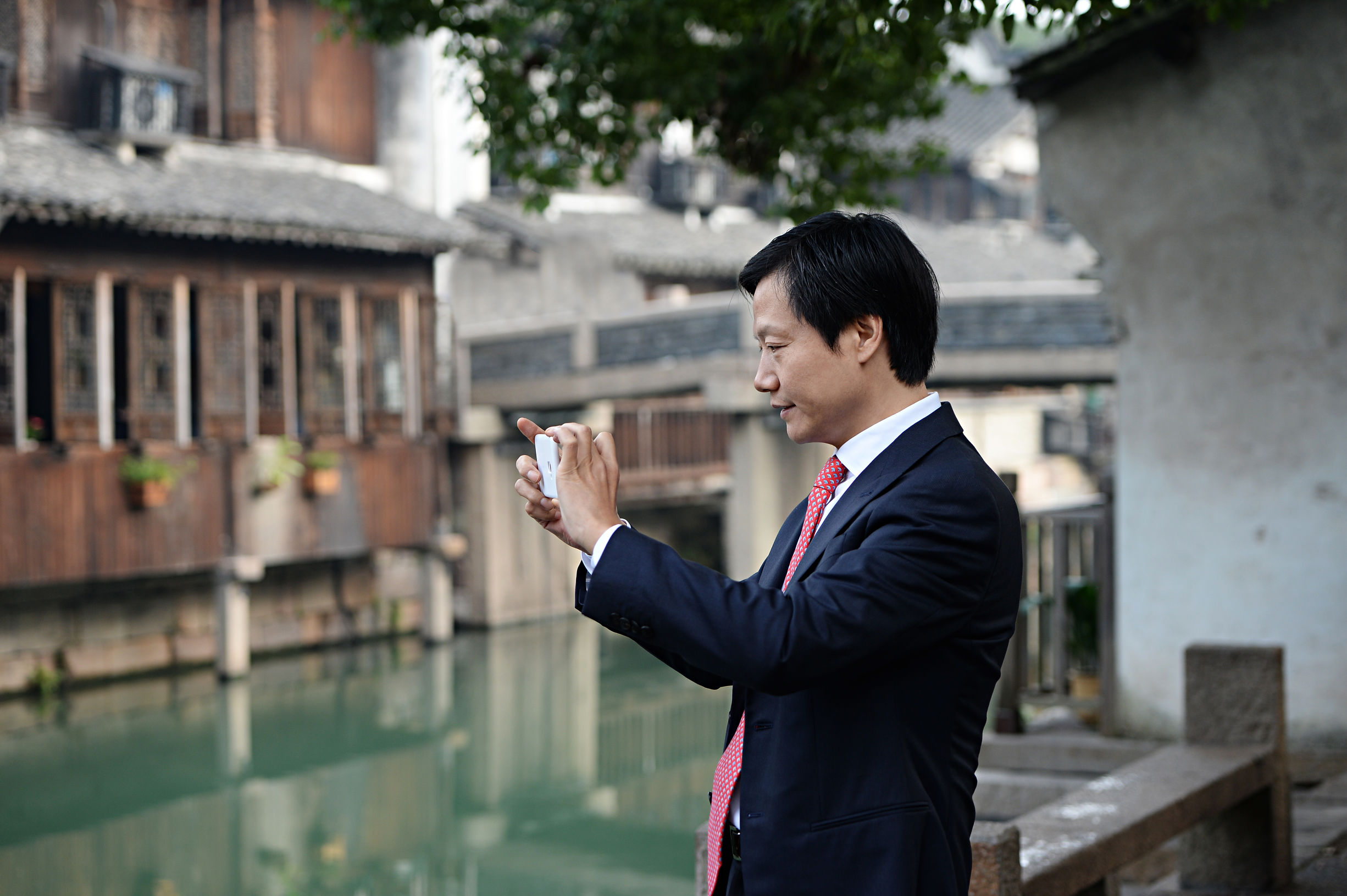 雷军征求网友最喜欢的全面屏,雷军全面屏5500毫安电池