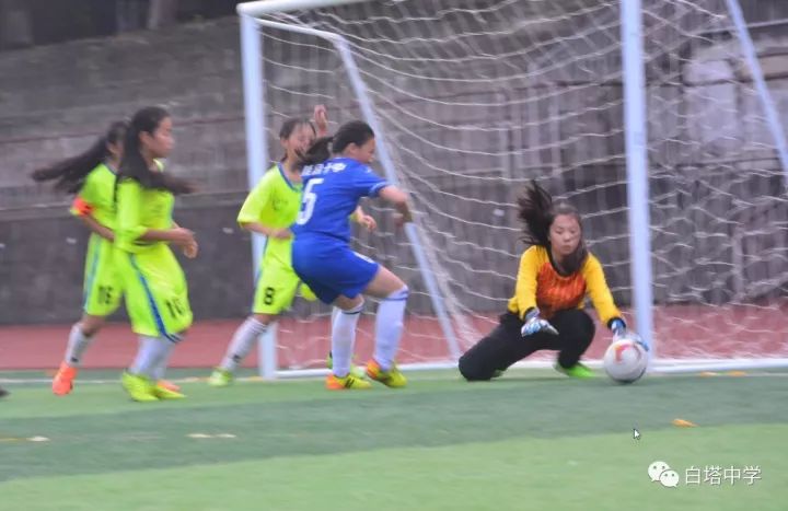 威远校园足球比赛奖杯,威远足球队最新比赛小学