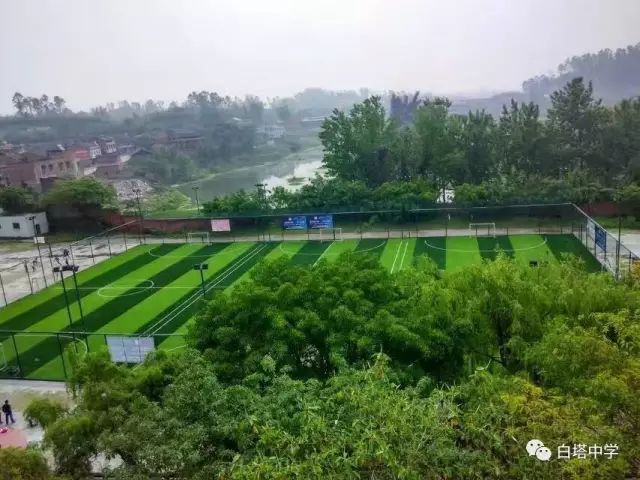 威远校园足球比赛奖杯,威远足球队最新比赛小学