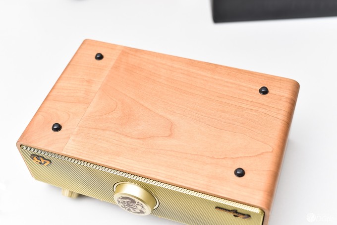 听见好时光不适时宜地入了一台蓝牙收音机