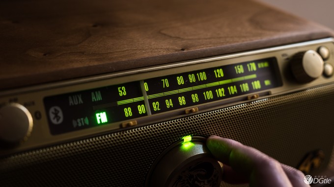 听见好时光不适时宜地入了一台蓝牙收音机