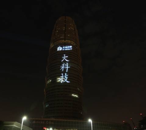 那一天，你抬头看到大玉米上的梦想了吗？