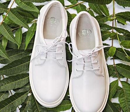 怎样去除白色皮鞋的划痕,白色皮鞋刮痕怎么修复小妙招