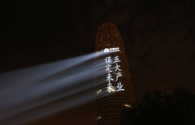 那一天,你抬头看到大玉米上的梦想了吗?