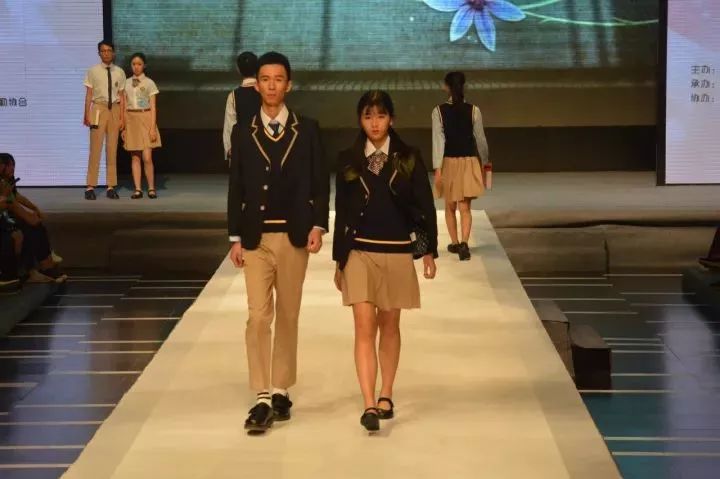 广东最美校服出炉,广东最美中学校服视频