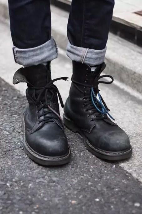 这个冬天男人应该有双马丁靴,来一双男士耐穿好看的鞋