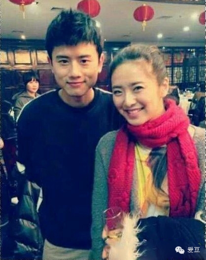 图嗨森丨看男神们用“绅士手”维持风度！女子晒与宋仲基“结婚证”惹怒父亲！