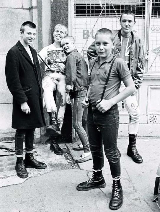 这个冬天男人应该有双马丁靴,来一双男士耐穿好看的鞋