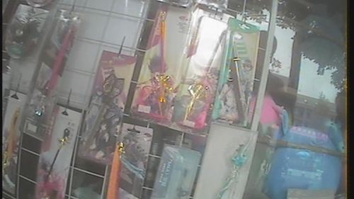 儿童尖锐玩具危险视频,尖锐玩具对幼儿造成伤害