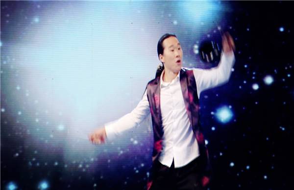 坑！翠霞游戏“陷黑洞”？帅！荧屏又见“四天王”！