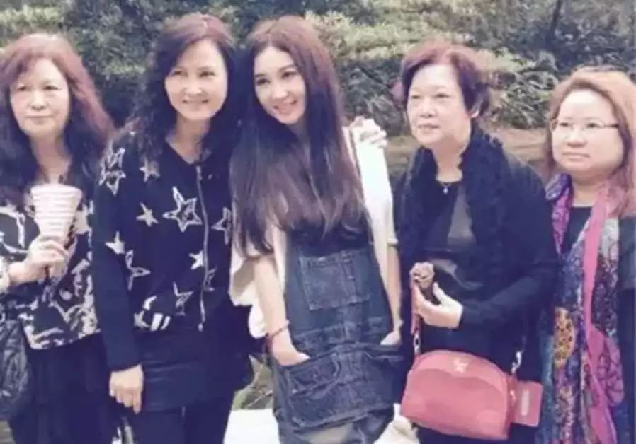 知美丨年会、同学会、相亲会……年底这么忙,你准备好了吗?