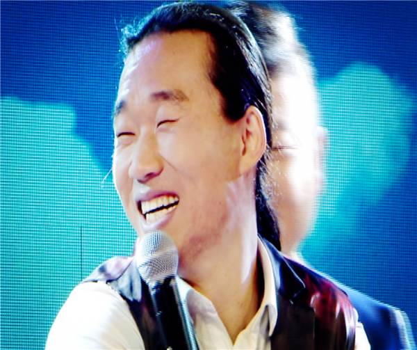 坑！翠霞游戏“陷黑洞”？帅！荧屏又见“四天王”！