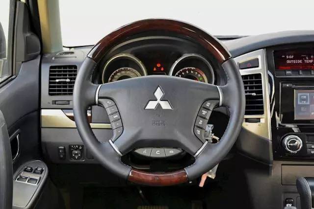 23年帕杰罗v87天津港三门最新价格,三菱帕杰罗v93高配落地价