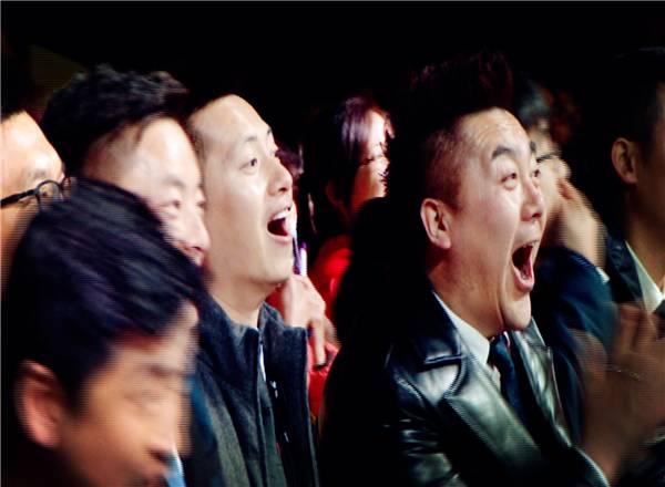 坑！翠霞游戏“陷黑洞”？帅！荧屏又见“四天王”！