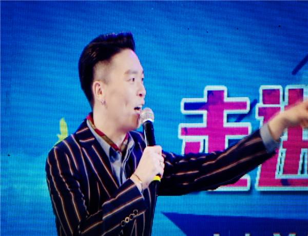 坑！翠霞游戏“陷黑洞”？帅！荧屏又见“四天王”！