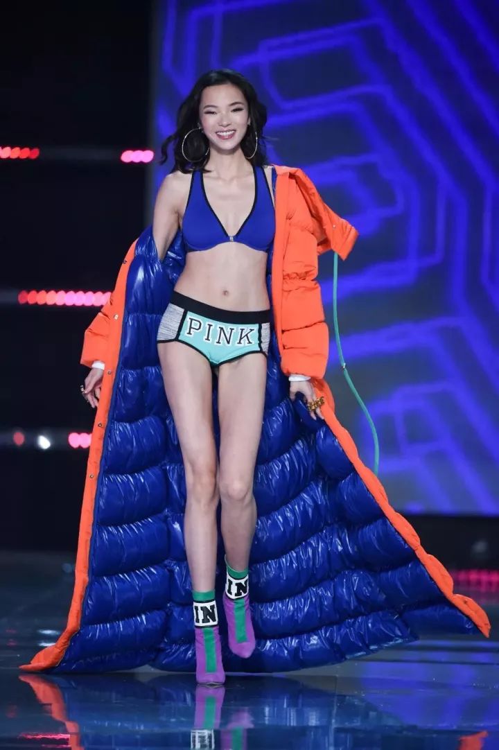 被大长腿包围什么感觉我不知，但维密同款“独角兽卷”你3步就能GET！