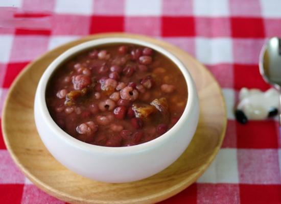 经常喝红豆薏米粥对身体好不好呢,男孩长期喝红豆薏米粥