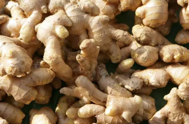 秋天泡脚放什么最好,秋季泡脚药方大全