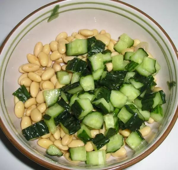 祛痘药膏不能乱用,祛痘药膏用之前能用护肤品吗