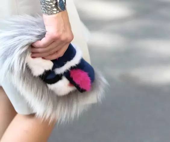 冬天的包包没点毛还能叫时髦？