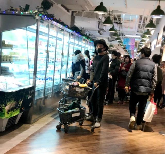 邓超走红地毯偶遇孙俪,邓超孙俪逛街