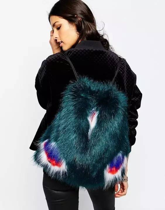 冬天的包包没点毛还能叫时髦？