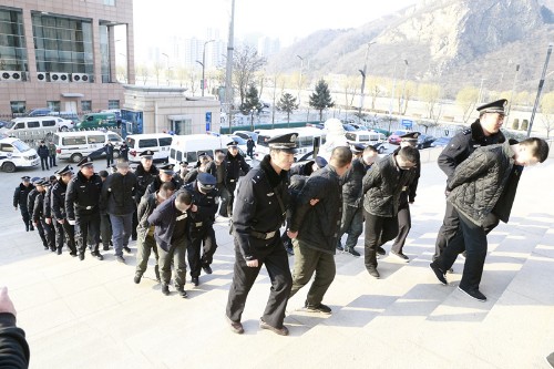 一个家族式诈骗团伙一百多人落网,诈骗团伙几分钟就骗730万