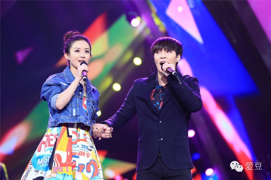 图嗨森丨看男神们用“绅士手”维持风度！女子晒与宋仲基“结婚证”惹怒父亲！