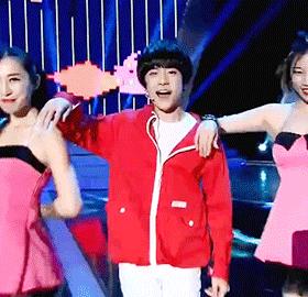 图嗨森丨看男神们用“绅士手”维持风度！女子晒与宋仲基“结婚证”惹怒父亲！