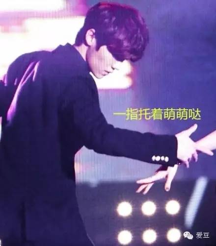 图嗨森丨看男神们用“绅士手”维持风度！女子晒与宋仲基“结婚证”惹怒父亲！