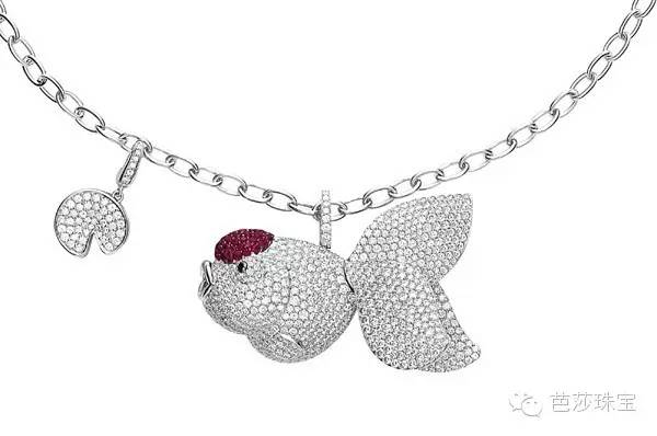 再搭配一条锁骨链真的太美了,冬季如何搭配锁骨链好看