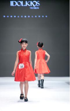 广西童模李柔欣荣登儿童时装周