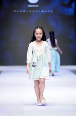 广西童模李柔欣荣登儿童时装周