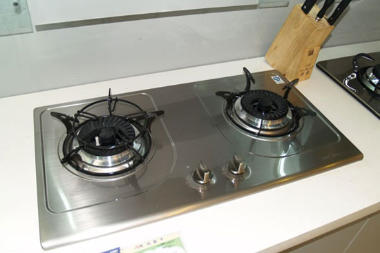 什么是嵌入式燃气灶,燃气灶嵌入式好还是半嵌入式好