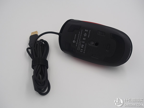 照片还是那个苍姐姐,但陪撸的鼠标却更”色”了I-ROCKSIM6幻彩翼评测,附苍姐签名照