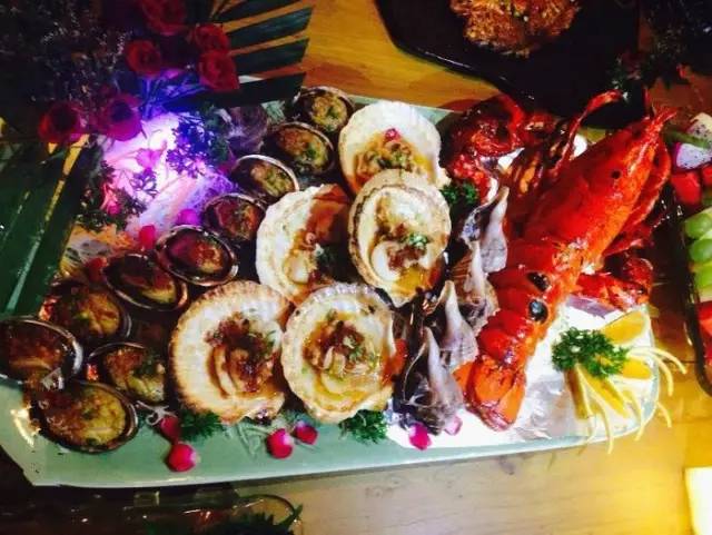 贺龙体育场附近有什么美食,贺龙体育馆摩天轮附近美食