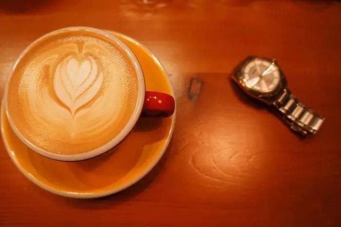 贺龙体育场附近有什么美食,贺龙体育馆摩天轮附近美食