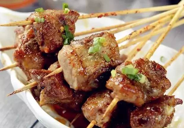 贺龙体育场附近有什么美食,贺龙体育馆摩天轮附近美食