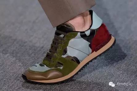 *男美**子们有没有觉得宇宙大品牌的鞋哪里不太对