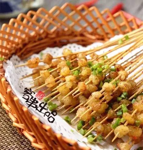 贺龙体育场附近有什么美食,贺龙体育馆摩天轮附近美食