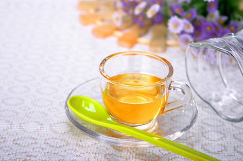 鼻子脸颊两侧毛孔粗大用什么食补,解决毛孔粗大的食谱