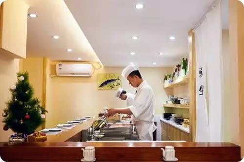 超高级寿司店美味寿司好吃又好玩,尊重食物完整性