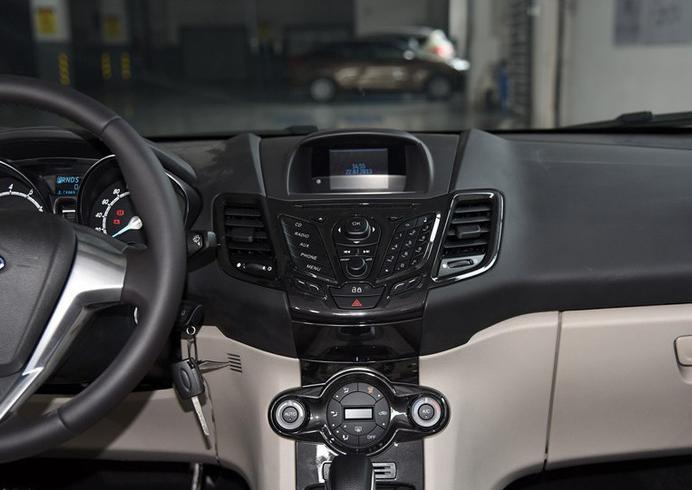 他送她一辆豪车，她却大发雷霆！只因换档就像摸裤衩。。。