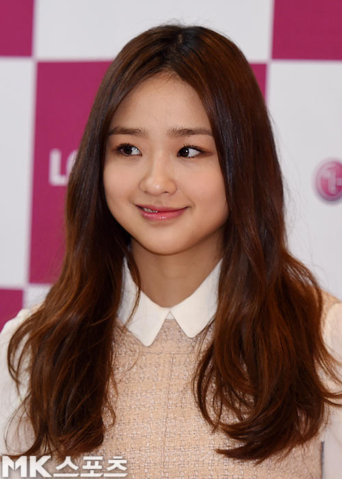 这位中国军人比任何韩国欧巴都帅，不然韩国国民女神为啥钟情他