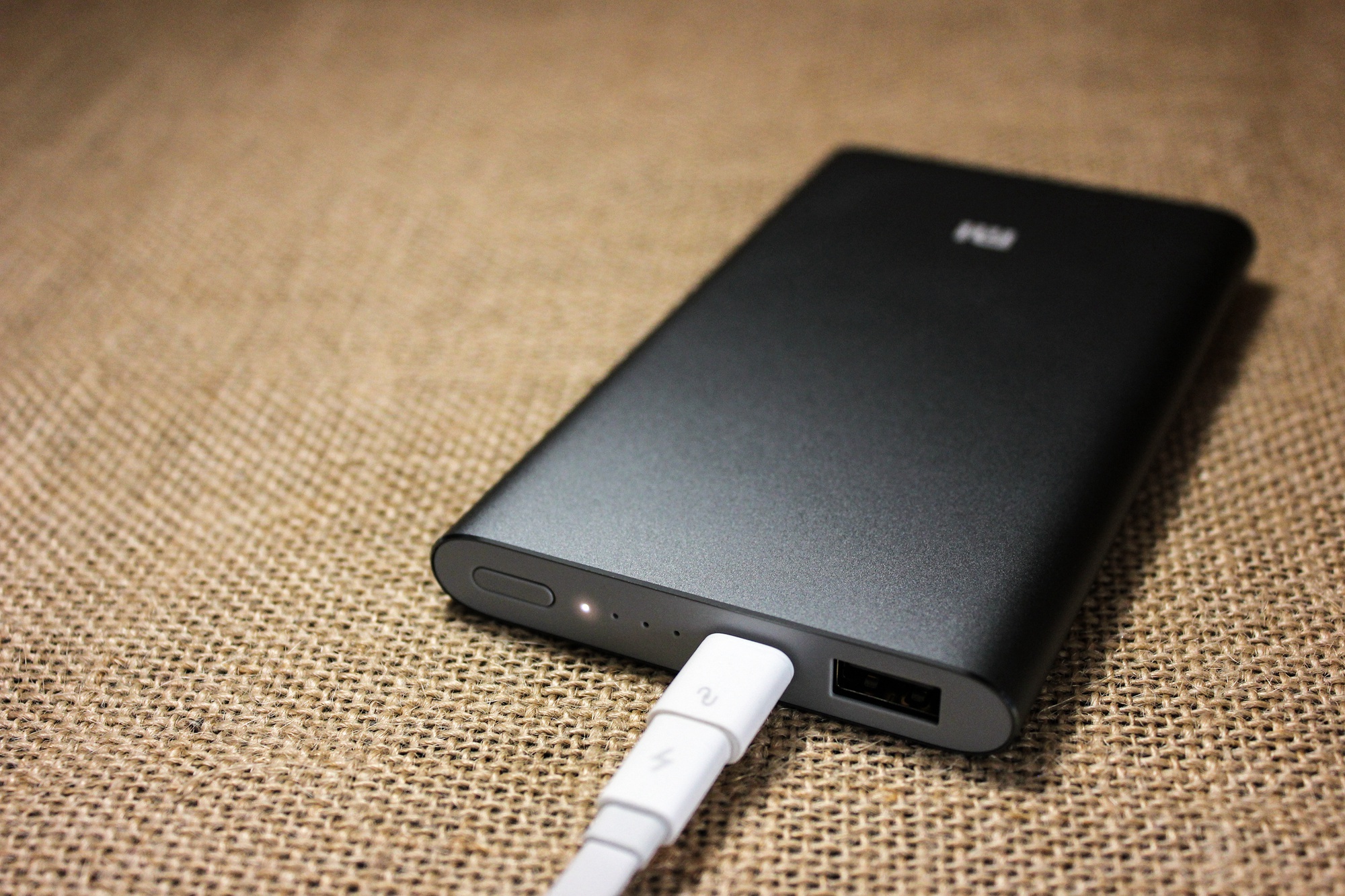 小米移动电源10000高配版评测,小米10000mah的移动电源