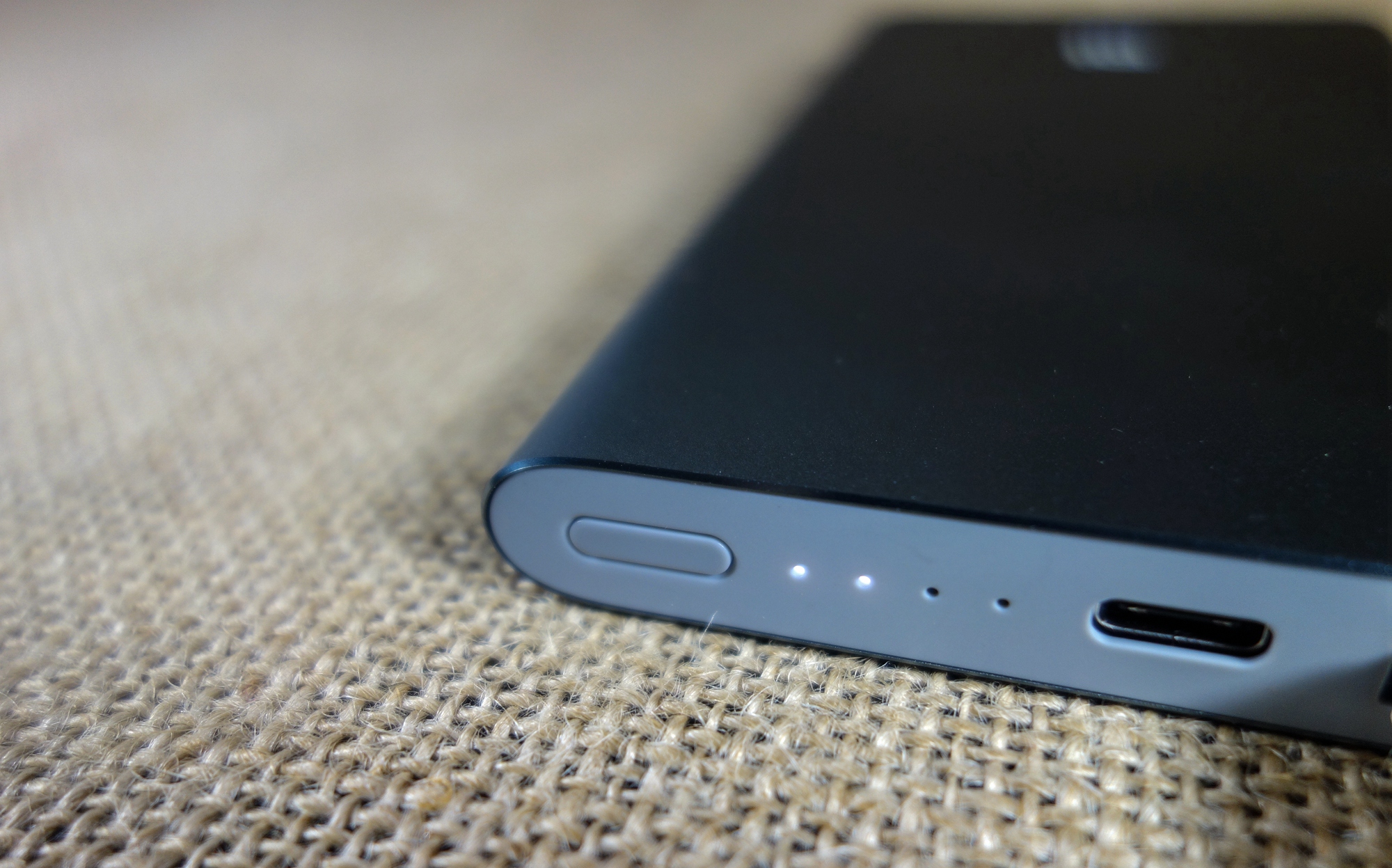 小米移动电源10000高配版评测,小米10000mah的移动电源