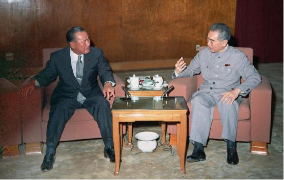 中国游客1500块买日本大米，日本首相用三菱车换中国大米