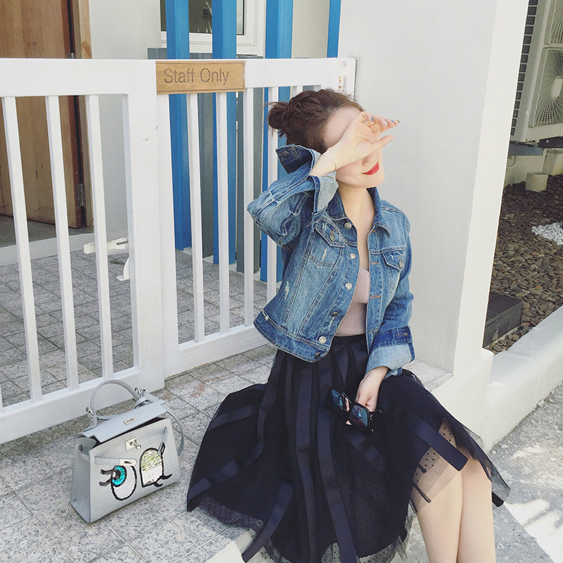 牛仔背带裤搭配时尚 (三木牛仔时尚搭配)