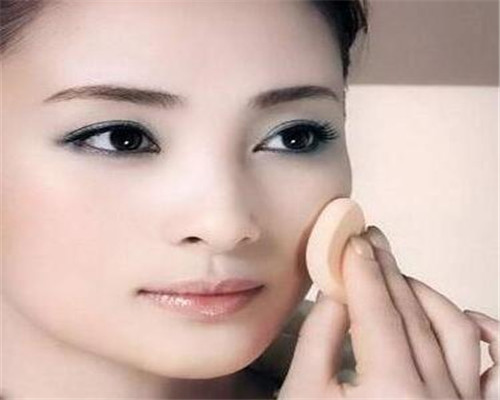 黑眼圈适合什么样的眼霜,什么样的眼霜去除黑眼圈好用